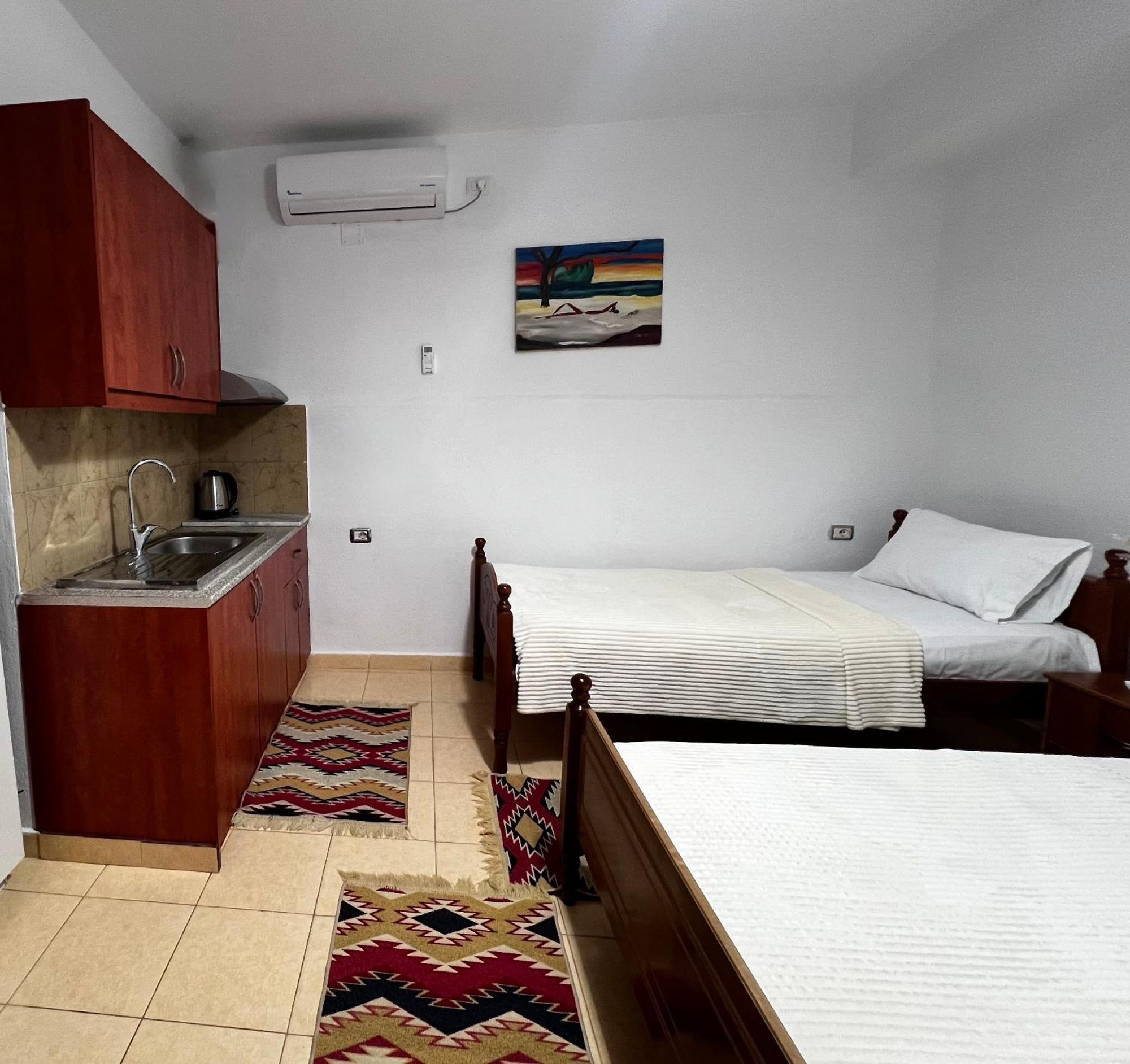 Tourists Guest House Gjirokastër 外观 照片