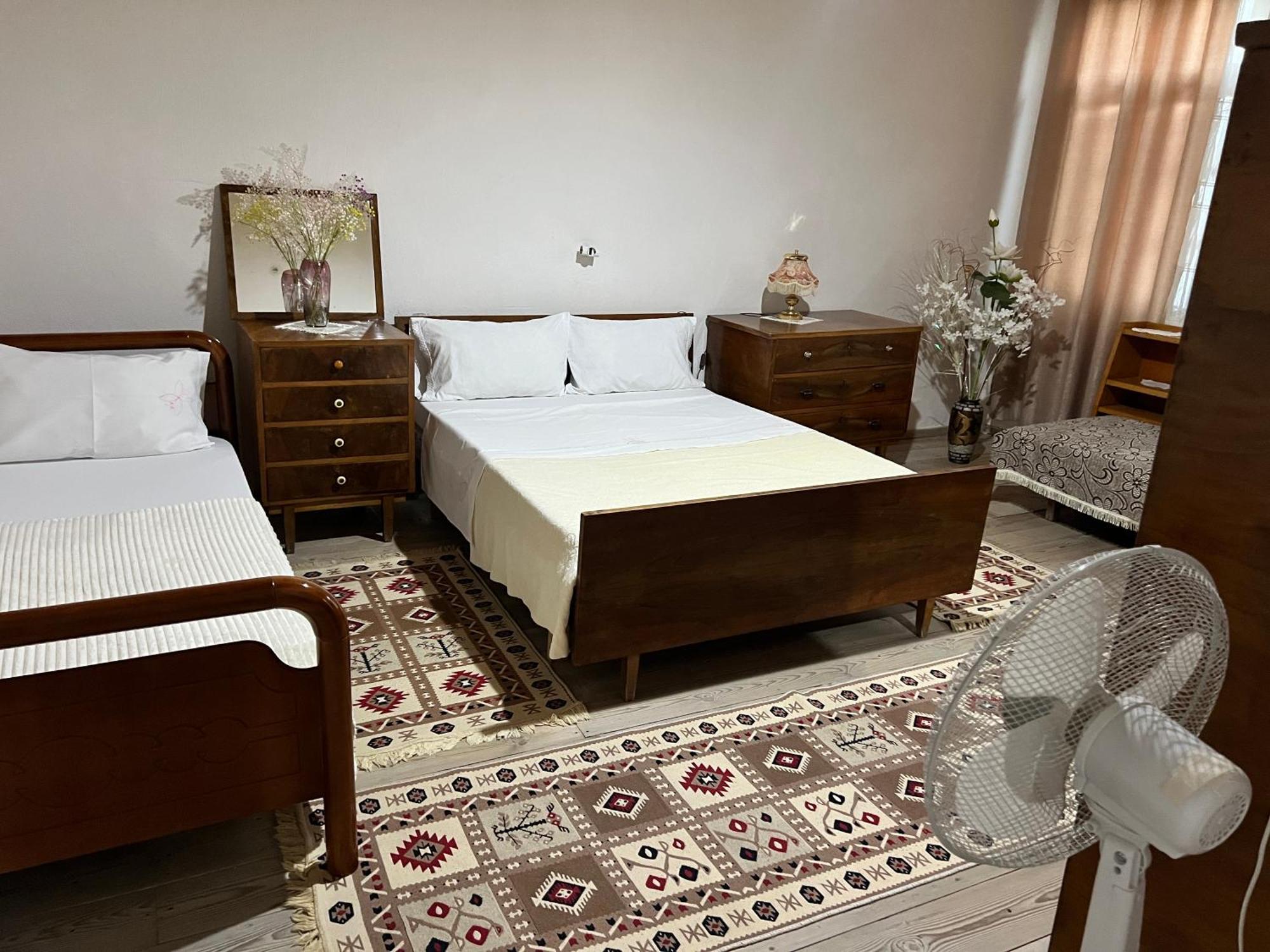 Tourists Guest House Gjirokastër 外观 照片